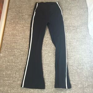 Splits 59 leggings navy with white and black stripe size: medium shortest length